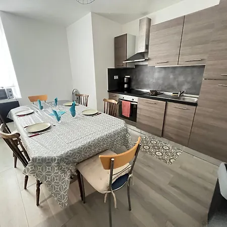 Grand 5 Lits Wi-fi & Parking Julien Les Metz Appartement