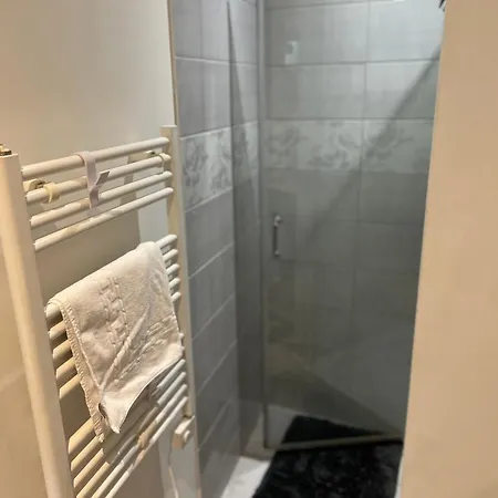 Appartement Grand 5 Lits Wi-fi & Parking Julien Les Metz