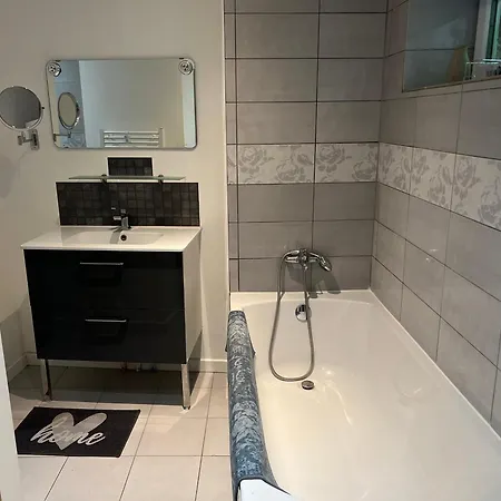 Appartement Grand 5 Lits Wi-fi & Parking Julien Les Metz